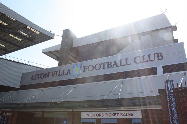 维持原判！伊森反击被里夫斯造成进攻犯规 火箭挑战失败（判罚维持！里夫斯造伊森反击进攻犯规，火箭挑战未果）