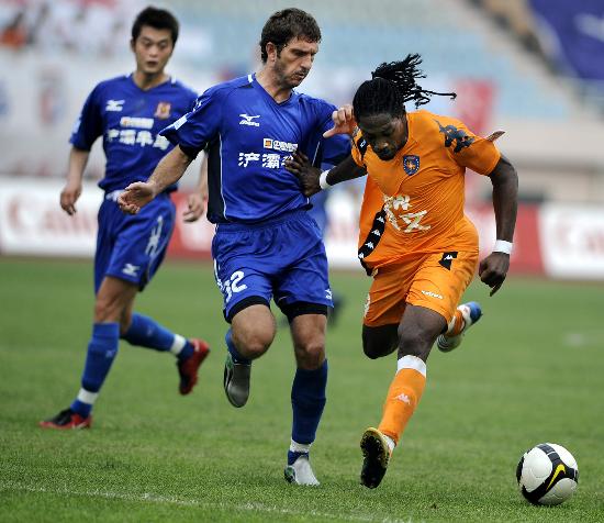 波兰主帅：即使踢得丑陋也要赢球；扎莱夫斯基染黄让我恼火