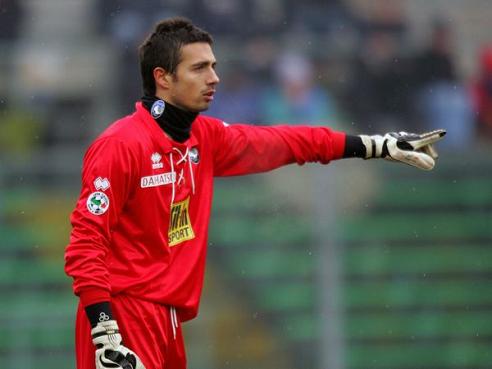 记者：米兰将与莱万经纪人会面讨论转会，伊布支持这一交易