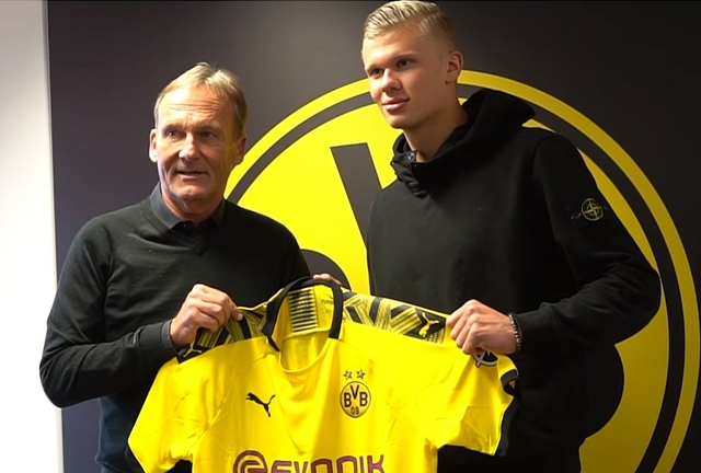 哈登今日凌晨砍下55分，50分+场次追平科比并列历史第三