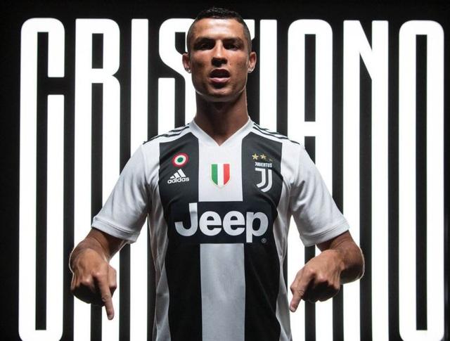 如入无人之境！郭昊文假动作晃开协防人 梯云纵双手脆扣潇洒飘逸（无人可挡！郭昊文假动作甩开协防，凌空双手暴扣，潇洒飘逸）