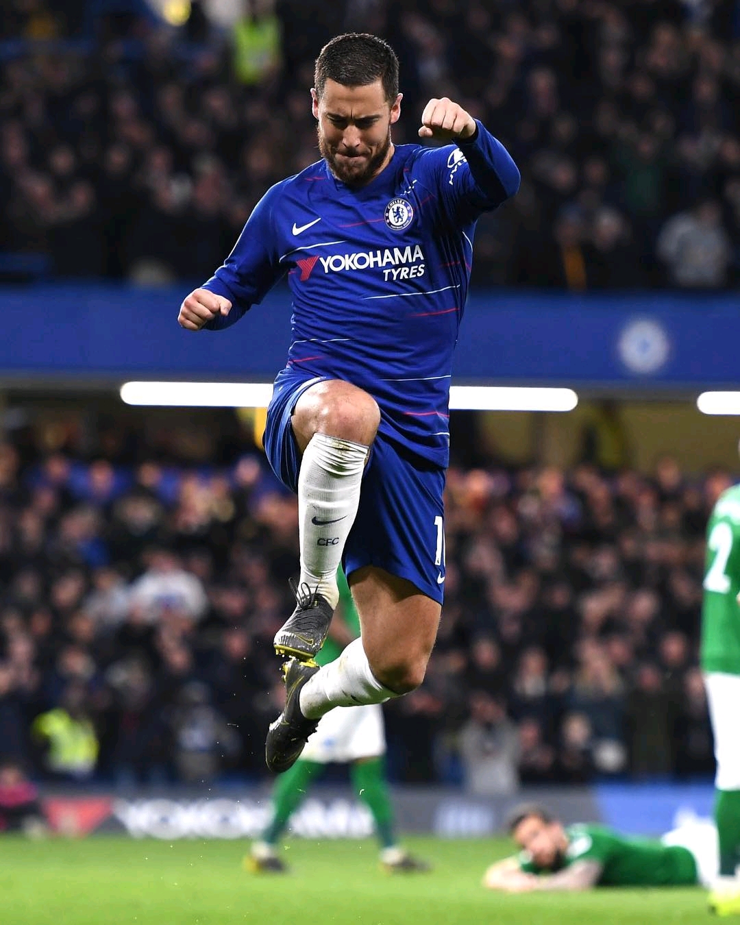 艾顿是湖人队史首位100%命中率0失误且砍两双的首发球员